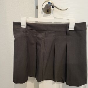 H & M Adorable short skirt pleats